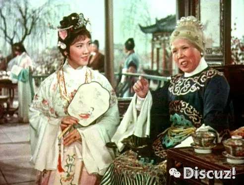 1962年 越剧电影《红楼梦》吕瑞英 饰 薛宝钗、周宝奎 饰 老祖宗（右）.webp.jpg